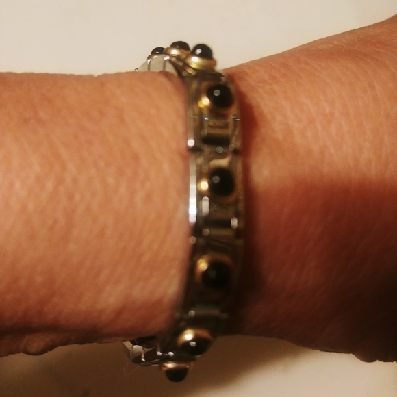 Manuel Zed Goldtone Circle Cabochon Onyx Stainless Steel  Flexi-link Bracelet - Picture 3 of 5